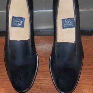 SELBY NAVY LEATHER SLIP ON SHOES * 8 B 2/A * NEW IN BOX * I INCH HEEL *